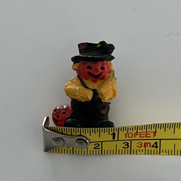 Two fabulous Halloween pins.  Pumpkin pin is ceramic. Bat pin is metal. - Picture 9 of 15